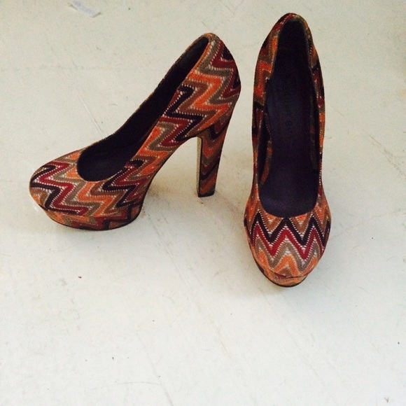 Heels - Picture 3 of 4