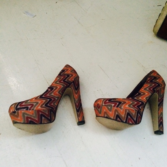 Heels - Picture 4 of 4