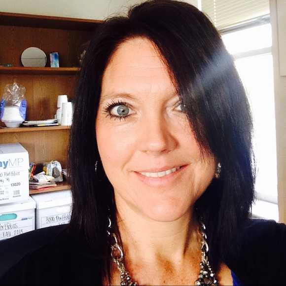 Meet your Posher, Julie - Picture 1 of 1