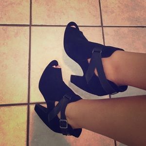 Steve Madden Pebble peep toe booties