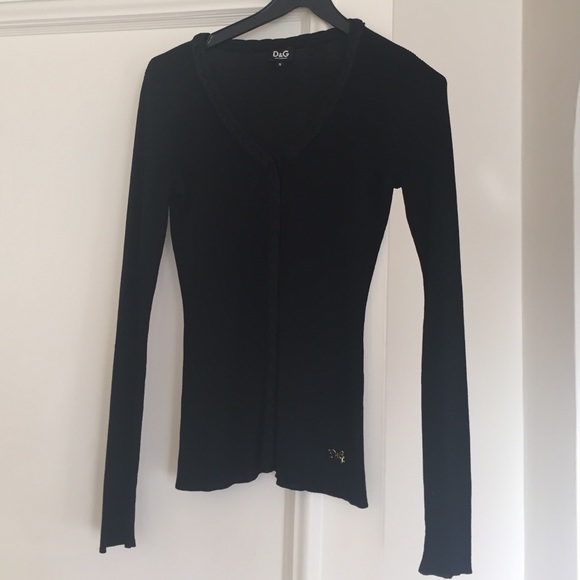 Black v neck D&G top