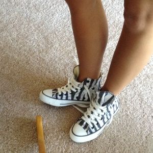 Vintage zebra print Chuck Taylor hi tops💜