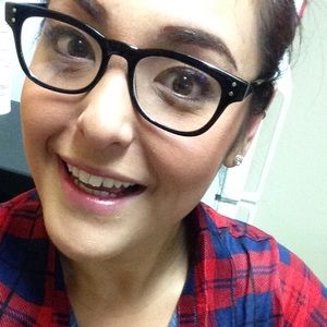 Meet your Posher, Angela