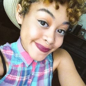 Meet your Posher, Monique