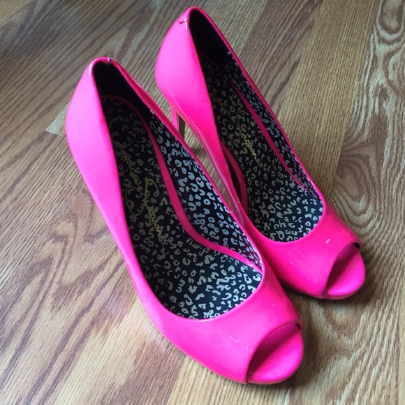 Jessica Simpson hot pink pumps