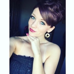 Meet your Posher, Dakota