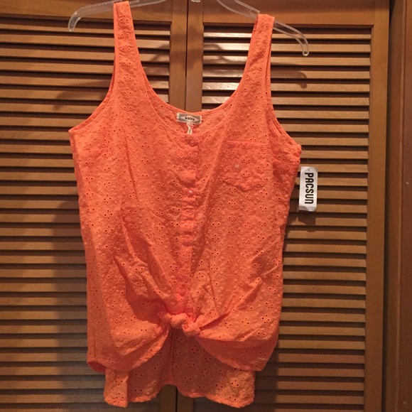 NWT cotton eyelet high-low top. From PacSun Sz M