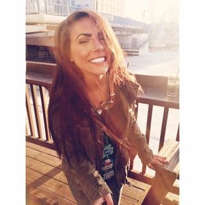 Meet your Posher, Melissa