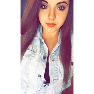 Meet your Posher, Celina