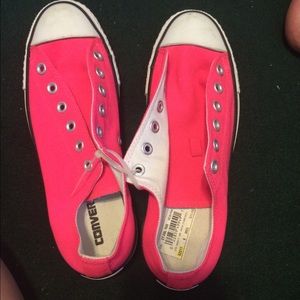Converse size 7 in men and 9 in woman brand new