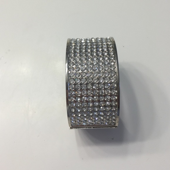 Sparkles and faux snake design bracelet