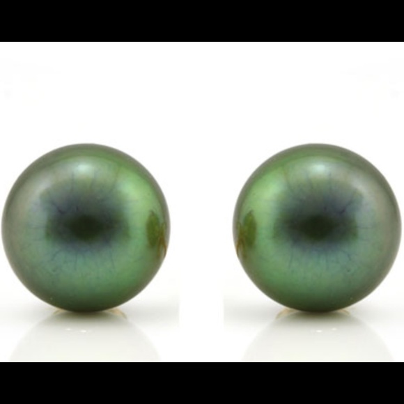 Jewelry - Green Pearl 14K Gold Setting Earrings‼️SALE‼️