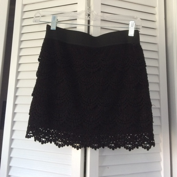 black scolloped lace skirt