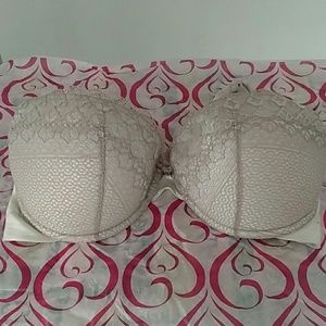 Gillian O'Malley bra