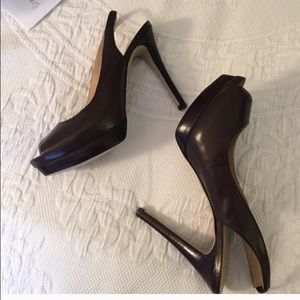 Size 8 Guess brown leather platform peep toe pumps
