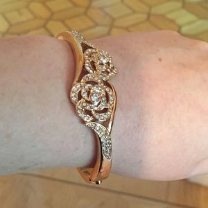 Brand New Flower Crystal Bracelet