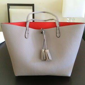 🔴🔴SOLD🔴🔴Reversible tote with tassel