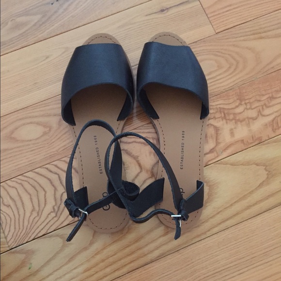 Gap leather sandals