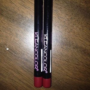 Kleancolor lip liner in Hot Red.