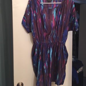 Express colorful dress with two pockets