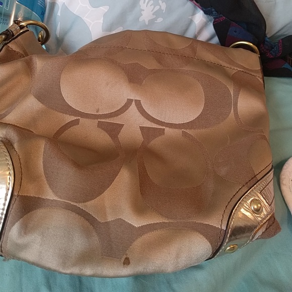 Coach gold shimmer signature bag - Picture 5 of 6