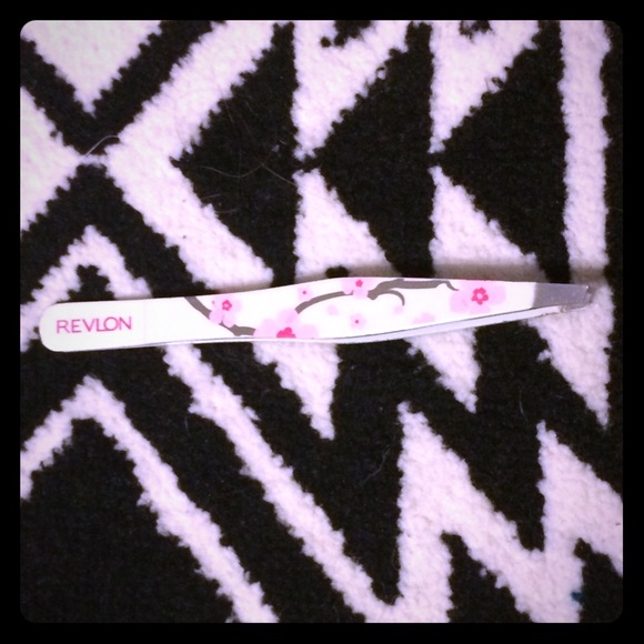 Tweezers