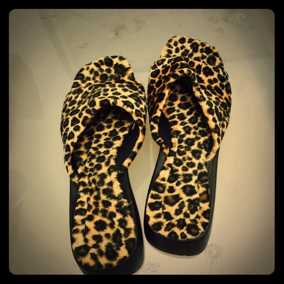 Victoria Secret size 7/12 slip on