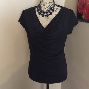 🔴NWOT🔴BLACK DRAPEY TEE