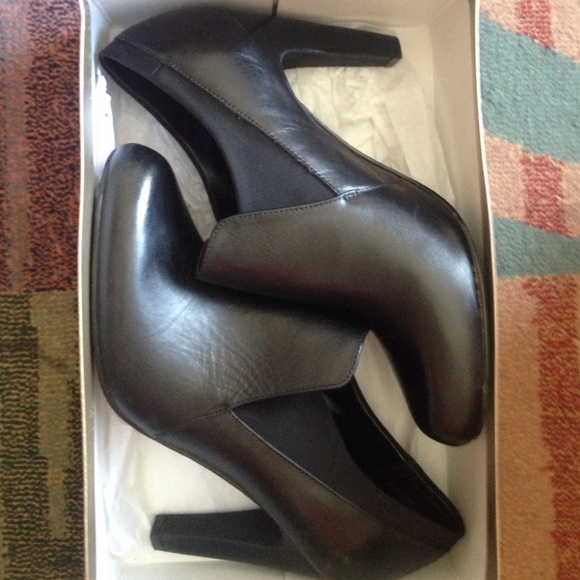 Slick winter bootie for sale!