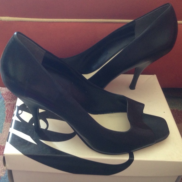 Nine West open toe pump