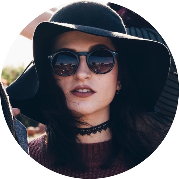 Meet your Posher, Madison✨ - Picture 3 of 3