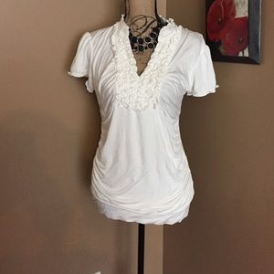 🔴NWOT🔴CREAM TOP WITH RUFFLE DETAIL‼️