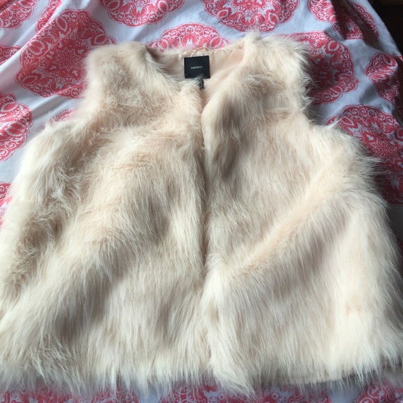Light pink FAUX fur vest!