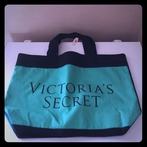 Victoria's Secret traveling bag NWT
