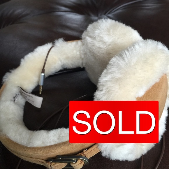 UGG Australia Shearling Wired Speaker  Earmuff