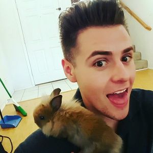 Meet your Posher, Luis