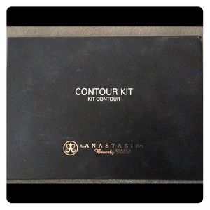 Anastasia Contour Kit Light.