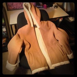 🌲Tan and white coat with faux fur lining🌲