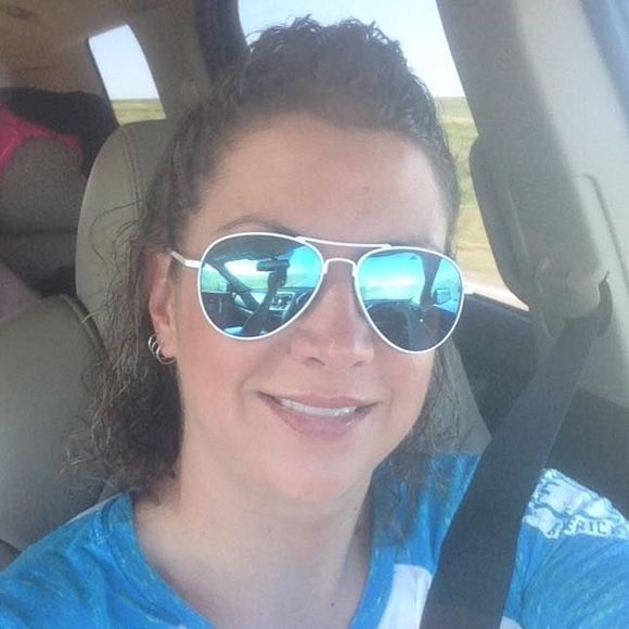 Meet your Posher, Melissa