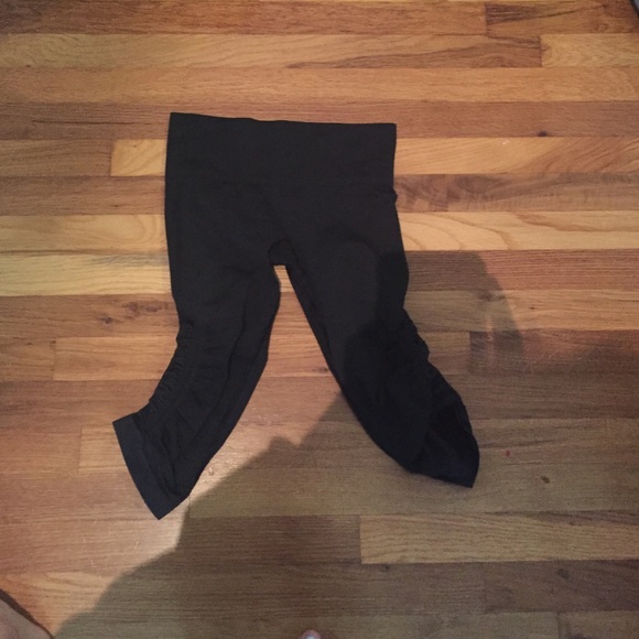Charcoal grey Lululemon crops