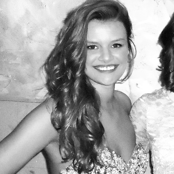 Meet your Posher, Taylor - Picture 5 of 6