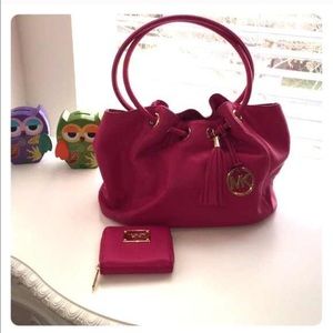 ✨Michael Kors bag with matching wallet✨