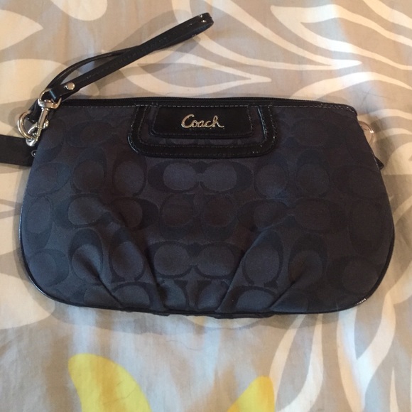 UPDATED: Authentic coach wristlet