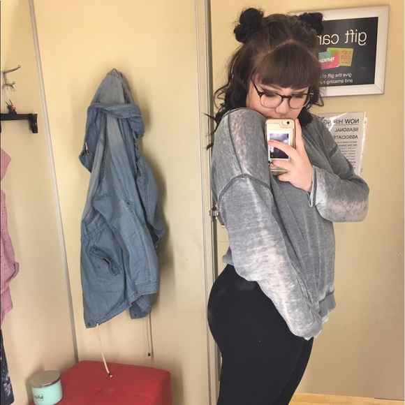 Meet your Posher, Andrea - Picture 4 of 4