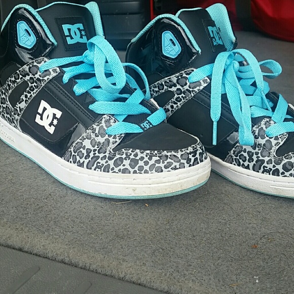 Like New! *final price* DC shoes 7