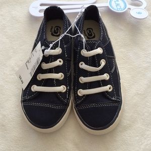 Toddler size 9 sneakers