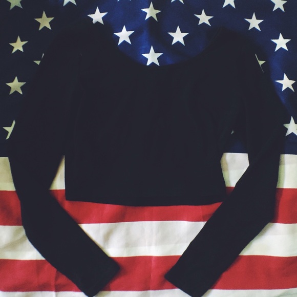 Black long sleeve crop top