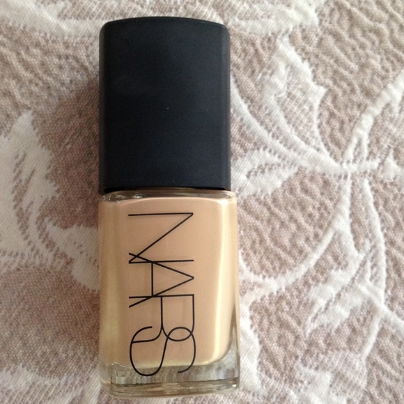 NARS sheerglow foundation in "Medium 1-Punjab"
