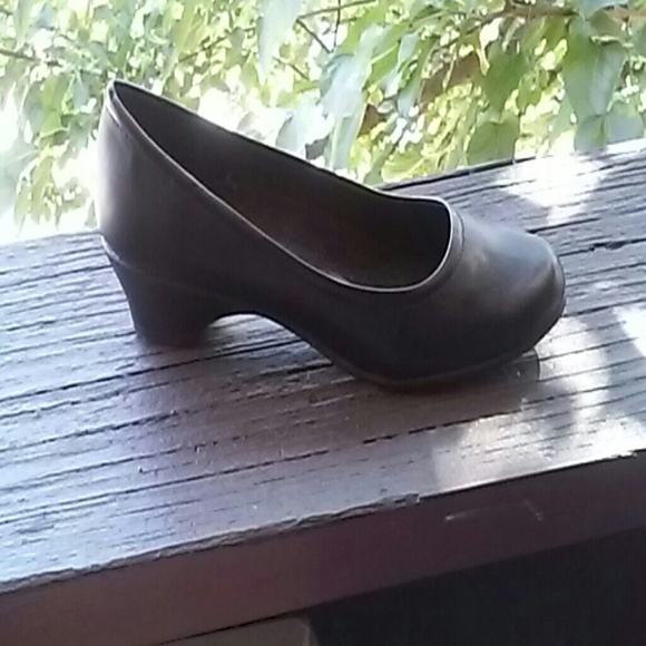 black closed heel shoes
