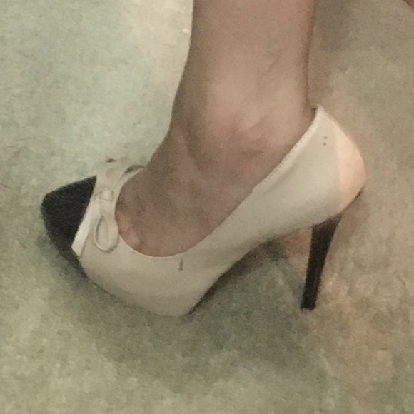 Brand New nude & black Heels - Picture 3 of 4